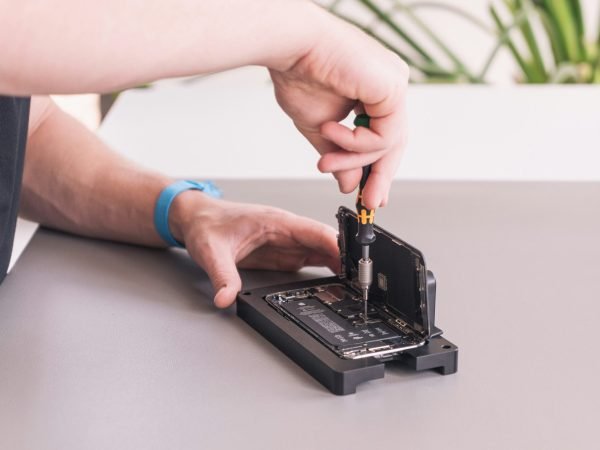 Affordable mobile phone repair service in Berkshire