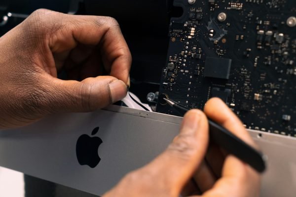 MacBook Repairs on Newbury High Street and Newbury Shopping Centre