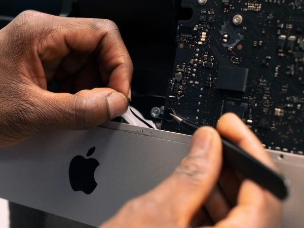 MacBook Repairs on Newbury High Street and Newbury Shopping Centre