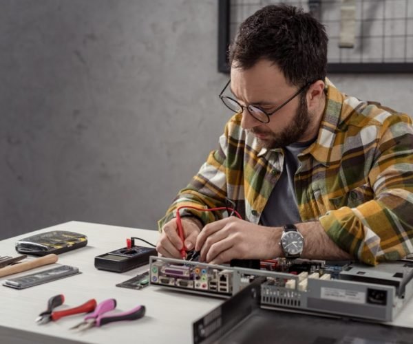 repairman-using-multimeter-while-fixing-computer.jpg